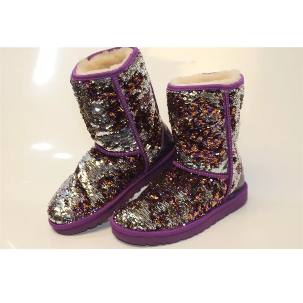 NEW Ugg Australia with defects Mismatch size 7/6